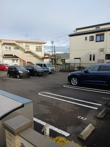 サンモール・エヌの駐車場