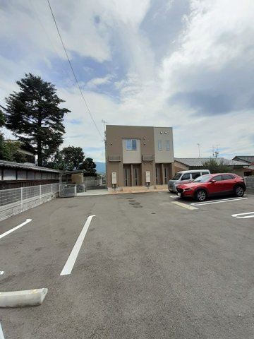 ヒナタサクの駐車場