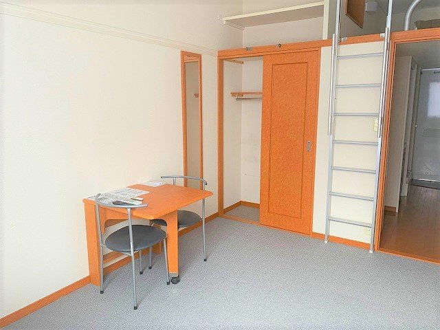 レオパレスＹＵＴＡＫＡ　Ｓの居間・リビング|2階のお部屋です。