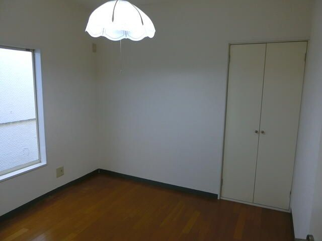 めぐみ屋ビルの洋室