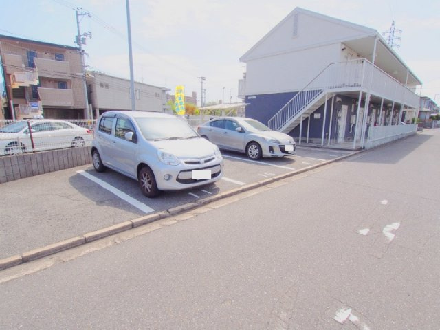 セフィラ中島の駐車場