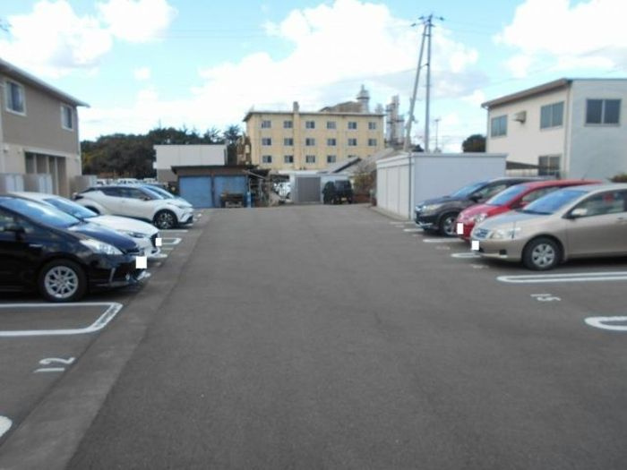 レトワールの駐車場