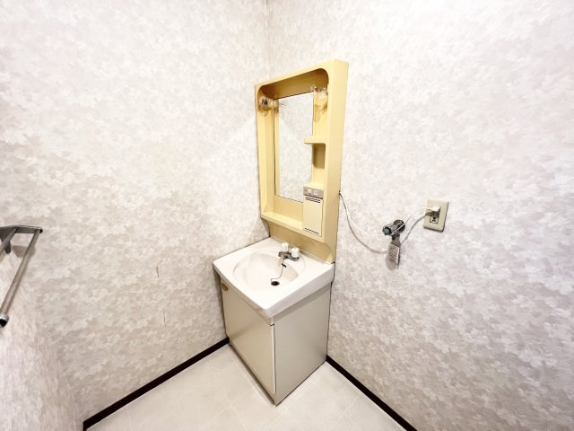 タウニー四和の独立洗面台|※別部屋参考写真