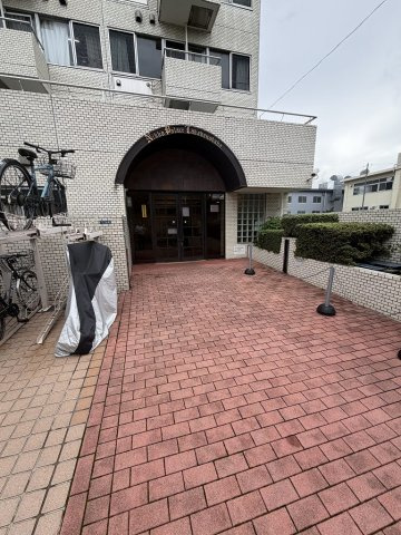日興パレス高田馬場のエントランス