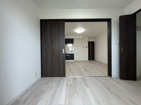 ジーメゾン春日部栄町の居間・リビング