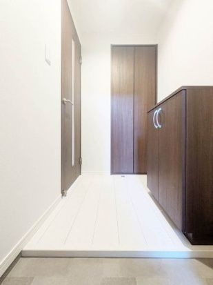 ソレイユ指扇土屋の玄関