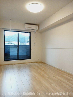 【居間・リビング】 | クリスタル・Ｄｏｏｒ