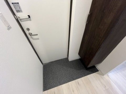ジーメゾン春日部栄町の玄関