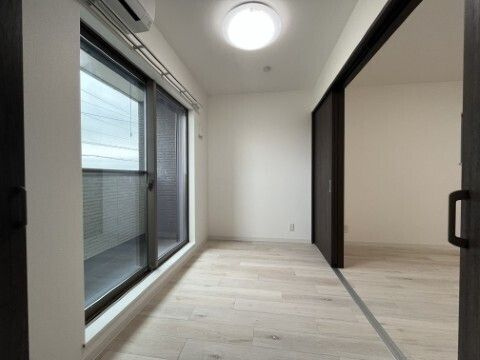 ジーメゾン春日部栄町の洋室