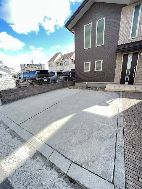 尼崎市食満３丁目の一戸建ての駐車場
