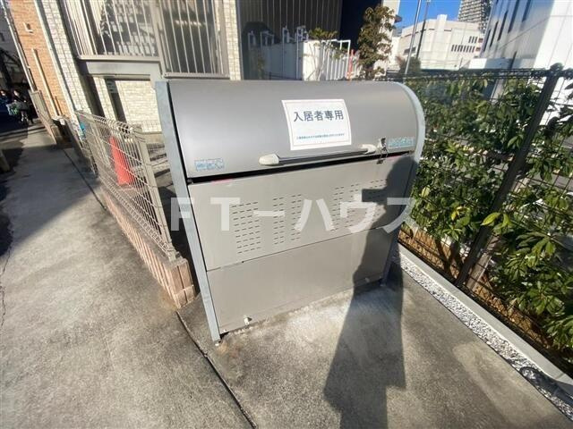 ヴランドール船橋駅前南の駐車場