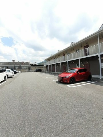 コーポ安芸の駐車場|車をお持ちの方に嬉しい駐車場付きの物件です