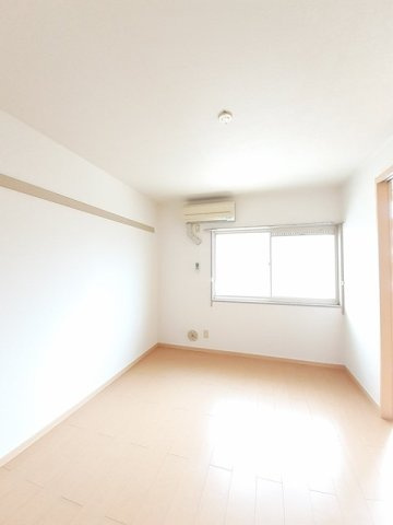 コーポ安芸の内装|明るい室内です