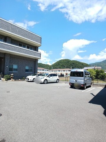 フローリッシュの駐車場|駐車場完備です