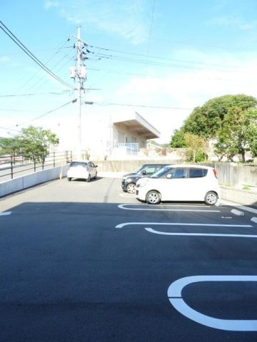 ステップ．１の駐車場|駐車場があります