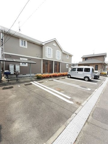リヴ・さかえの駐車場|駐車スペースもあります