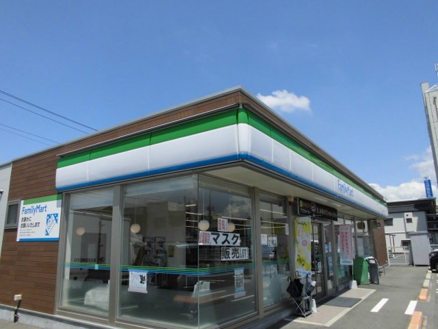 リヴ・さかえの周辺|ファミリーマート西栄店まで450m