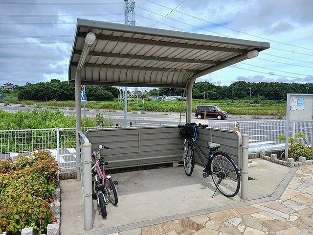 アイリスＥの駐車場|駐車場があるので、車を買う予定の方も安心です