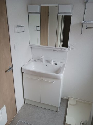 レーヴ旭Ⅱの洗面所|コンパクトで使いやすい洗面所