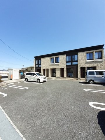 ランド・グローリアの駐車場|駐車場があるので、車を買う予定の方も安心です
