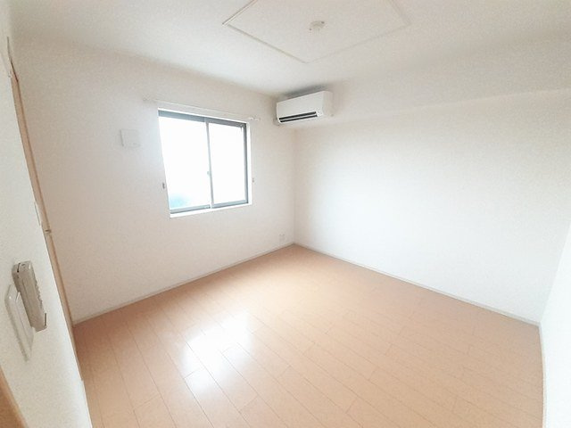 マホロバ　Ａの寝室|明るい室内です