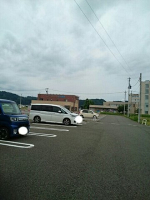 【駐車場】 | サニーレセーナ | 駐車場に車を止められます