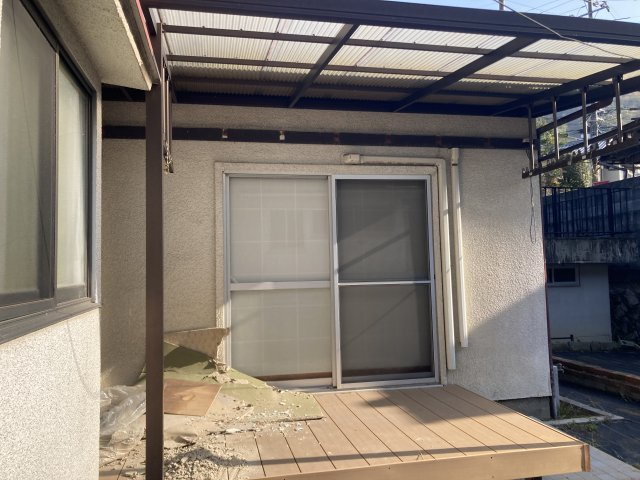 長谷町　戸建てのその他|便利な軒下デッキスペースです。