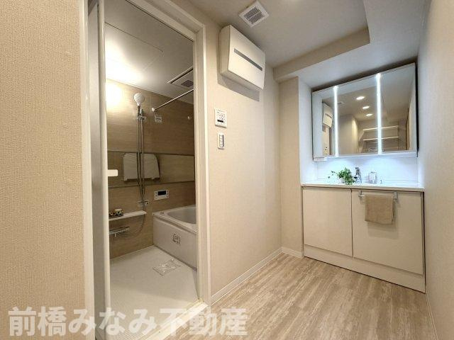 【中古マンション】高崎市並榎町　ホーユウパレス　512号室の独立洗面台|独立洗面台です