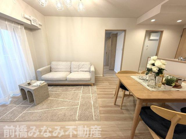 【中古マンション】高崎市並榎町　ホーユウパレス　512号室の居間・リビング|ゆったりとした居間です