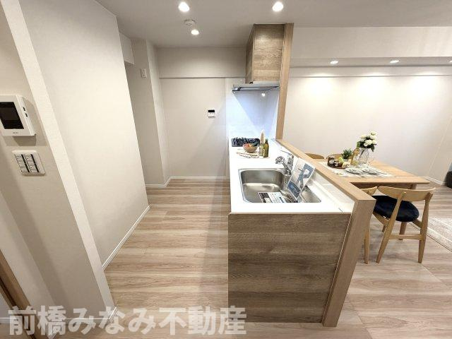 【中古マンション】高崎市並榎町　ホーユウパレス　512号室の居間・リビング|こちらの居間で趣味の時間をお楽しみください
