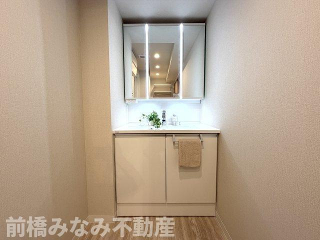 【中古マンション】高崎市並榎町　ホーユウパレス　512号室の独立洗面台|朝の支度にも助かる、独立の洗髪洗面化粧台