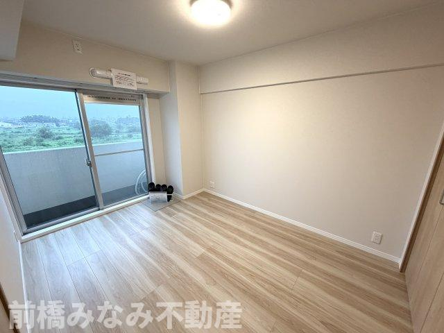 【中古マンション】高崎市並榎町　ホーユウパレス　512号室の洋室|明るい洋室です