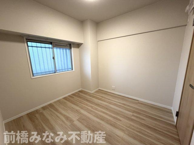 【中古マンション】高崎市並榎町　ホーユウパレス　512号室の洋室|個人の部屋や寝室として使える洋室です