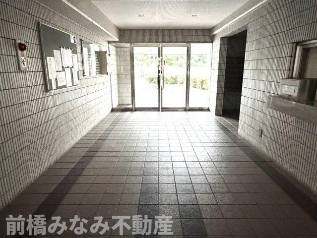 【中古マンション】高崎市並榎町　ホーユウパレス　512号室のエントランス|落ち着いたエントランスです