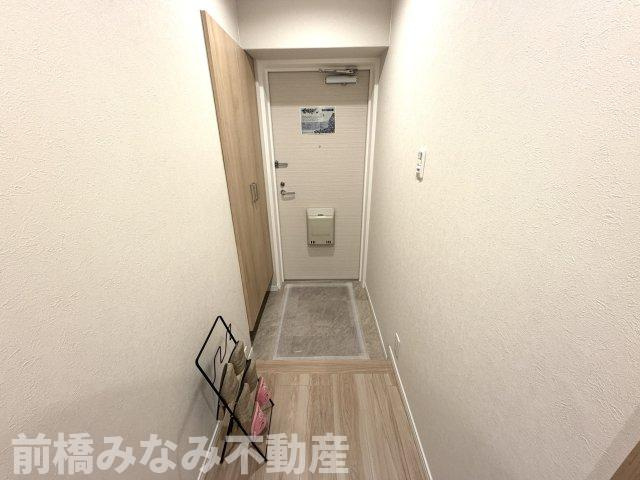 【中古マンション】高崎市並榎町　ホーユウパレス　512号室の玄関|明るい玄関です