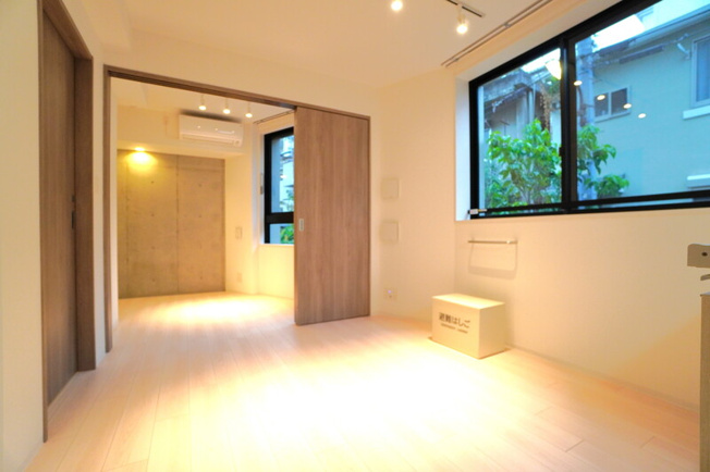 【居間・リビング】ＣＲＥＡＴＩＦ池袋本町