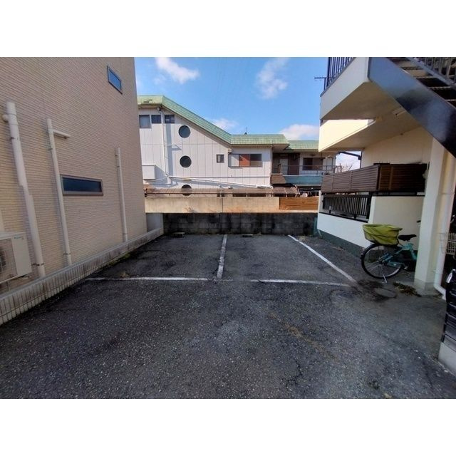 パークサイド西武庫の駐車場