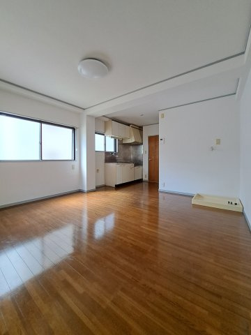 【居間・リビング】 | コゼットマンション | きれいな内装のリビングです