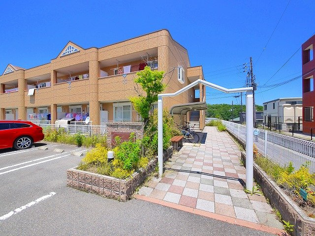 ＣＨＥＲＲＹ　ＨＯＵＳＥ（チェリーハウス）のエントランス|ゆとりのあるエントランスです