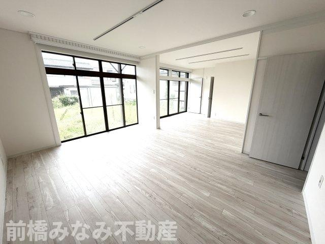 【中古】高崎市江木町　６LDK＋Sの居間・リビング|こちらのリビングで趣味の時間をお楽しみください
