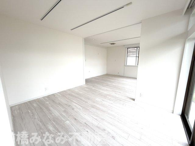 【中古】高崎市江木町　６LDK＋Sの居間・リビング|おしゃれな居間です