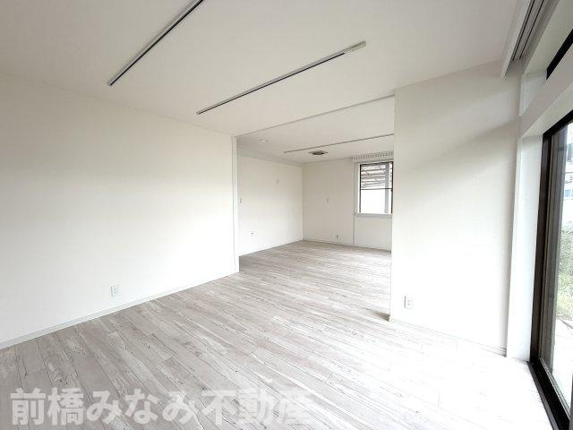 【中古】高崎市江木町　６LDK＋Sの居間・リビング|使いやすいリビングです