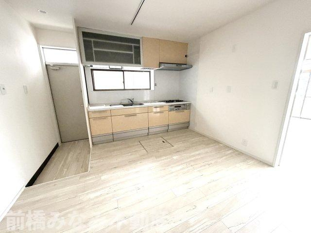 【中古】高崎市江木町　６LDK＋Sのキッチン|コンパクトなキッチンで掃除もラクラク