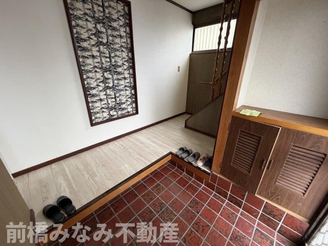 【中古】高崎市江木町　６LDK＋Sの玄関|明るい玄関です