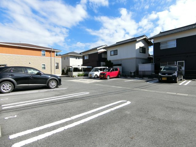 ファミリエールの駐車場