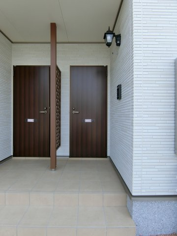 プレッソ　エテルノの玄関