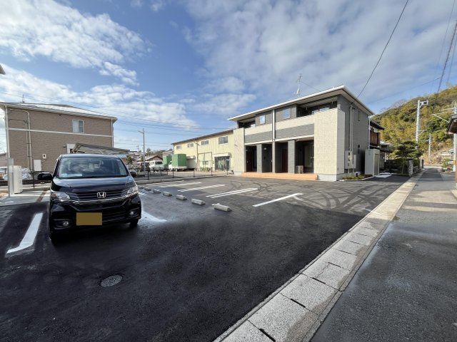 カーサ　ルセス　Ａの駐車場