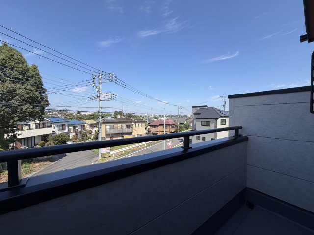 あきる野市平沢第2の展望|バルコニーからは広大な空が広がる心地よい眺望。あきる野ならではの解放感を感じられます。