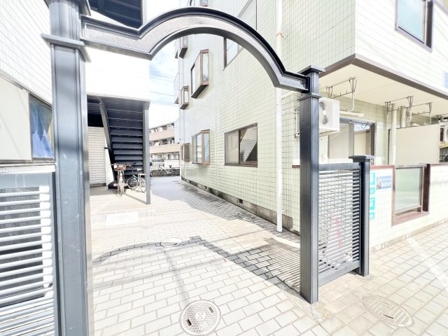 b’casa四街道V re-bornのエントランス|清潔なエントランスです
