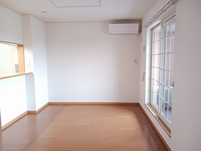 プランタン　Ａの居間・リビング|こちらの居間で趣味の時間をお楽しみください